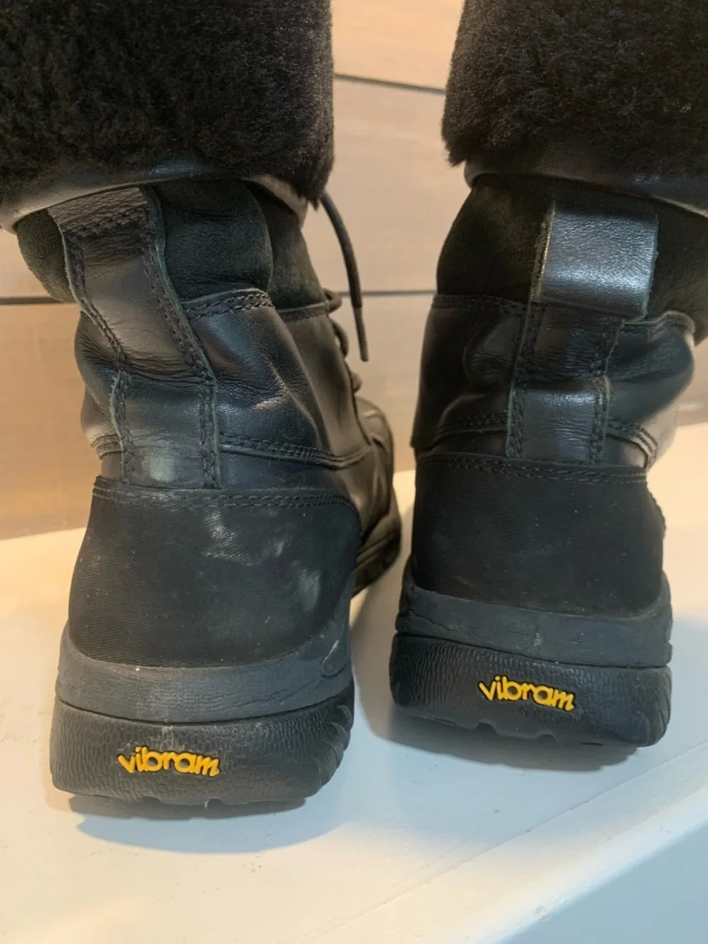Ugg Mens Butte Waterproof Winter Boots Black Leather Sheepskin Size 10 Casual